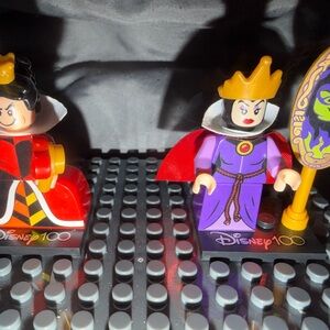 Disney Evil Queen and Queen of Hearts Minifigures